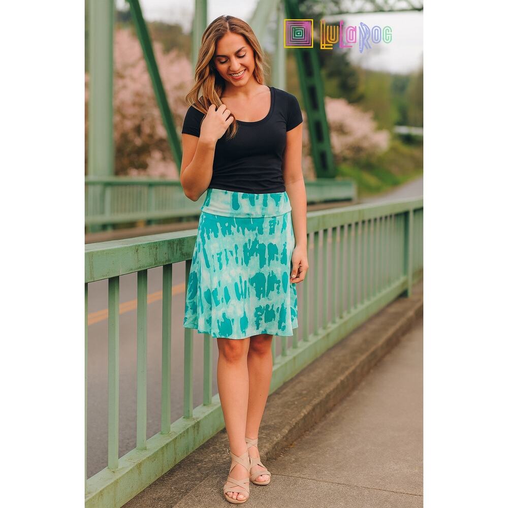 4/$20. NWT LuLaRoe Azure Tie Dye Skirt Sz. XS